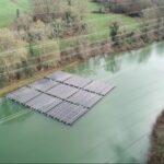 expérimente un dispositif de panneaux photovoltaïques flottant sur une réserve d'irrigation